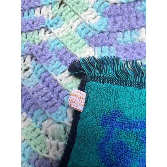 Vintage Hand Towel or Fingertip Towel - Picture 4 of 4